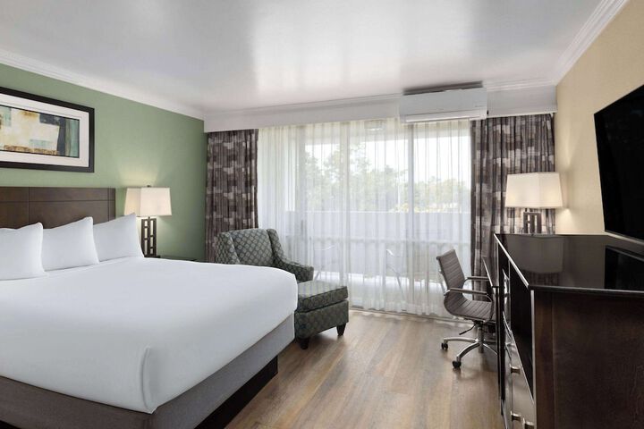 Travelodge by Wyndham Monterey Bay