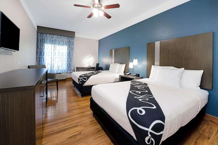 Room 32 of 43