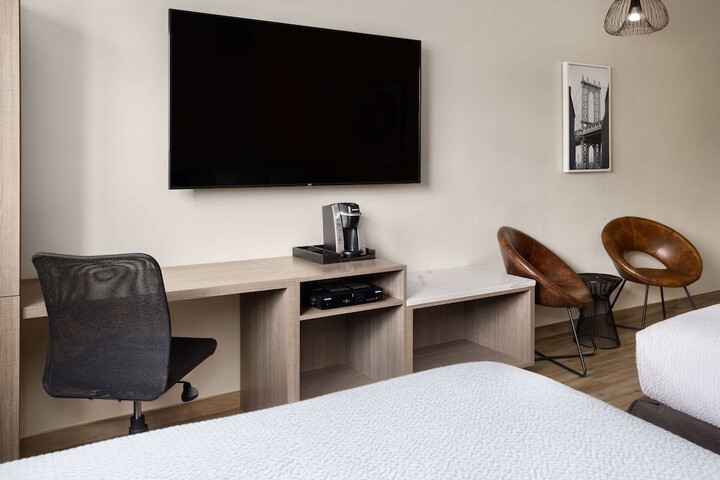Room 21 of 33