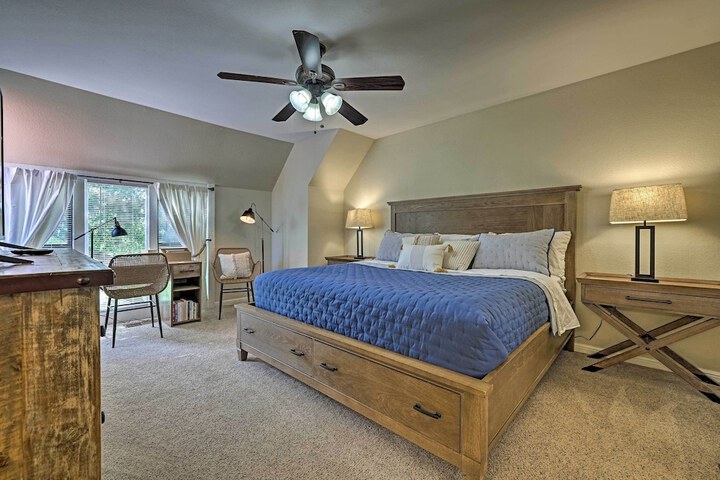 Modern Townhome w / Patio Next Door to Resort
