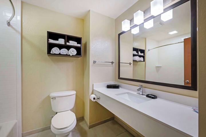 Room 7 of 30