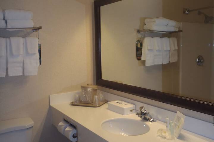 Comfort Inn & Suites Dayville - Killingly Industrial Park
