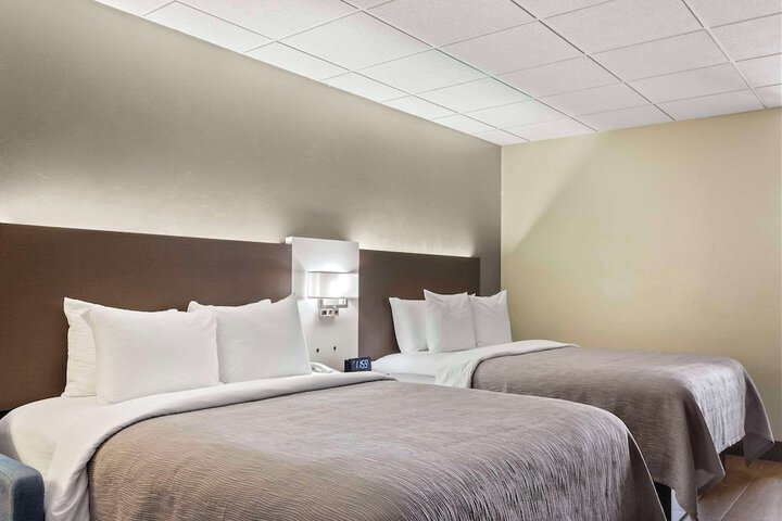 Room 32 of 72