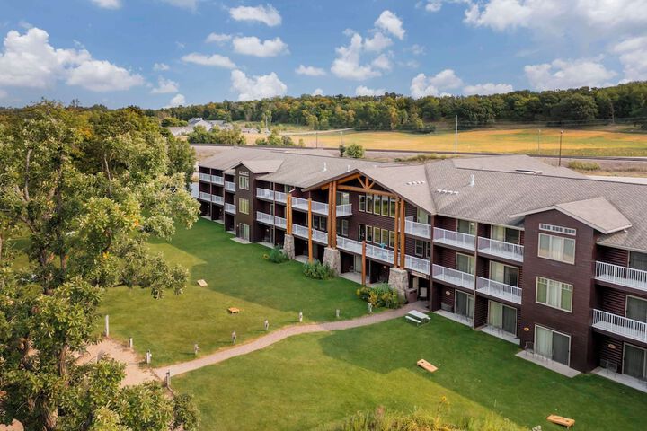 Best Western Premier The Lodge on Lake Detroit