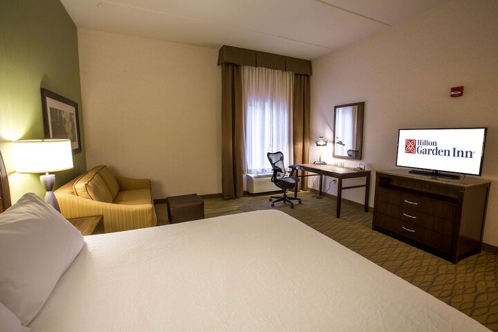 Room 52 of 76