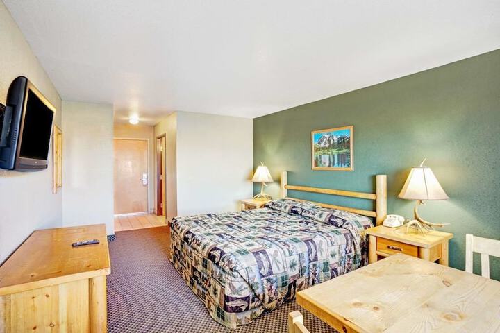 Room 10 of 16
