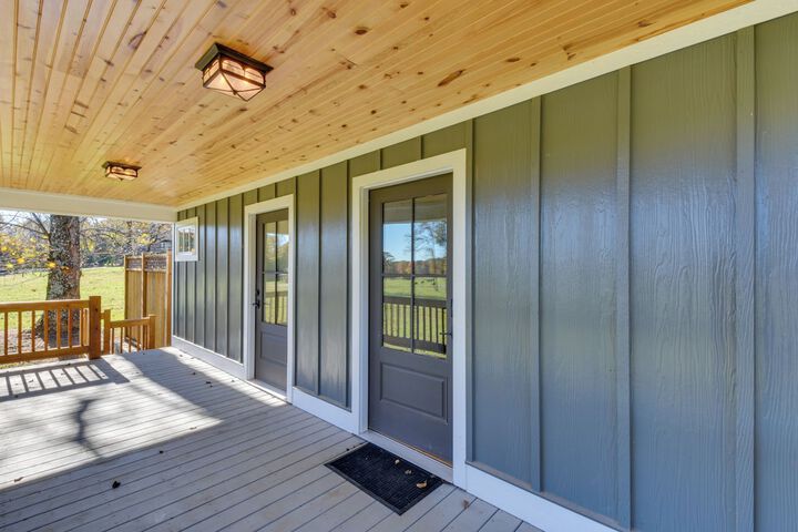 Modern Clarkesville Cottage w / Decks & Patio!