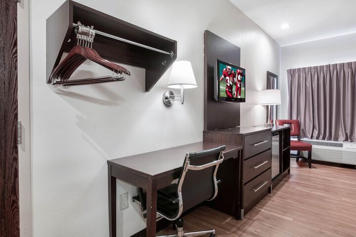 Room 17 of 38
