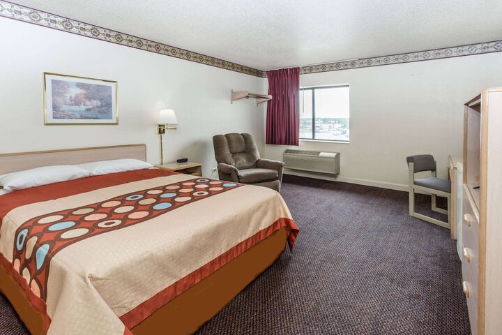 Room 4 of 12