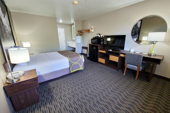 Room 42 of 65