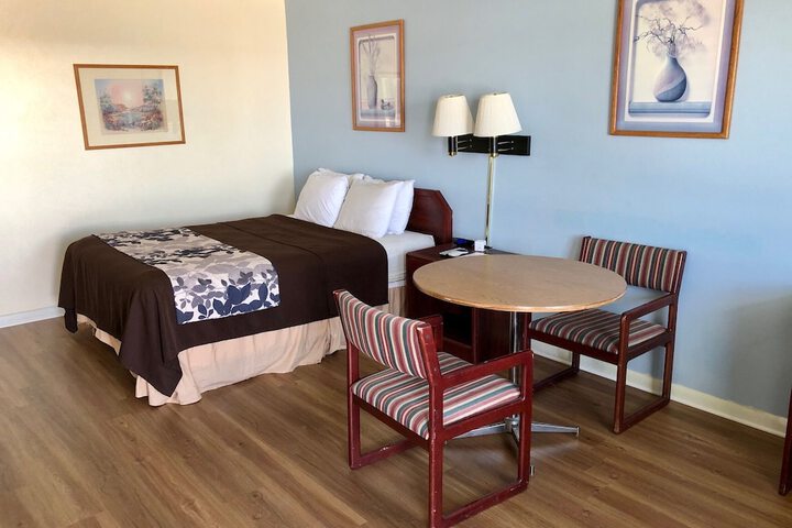 Room 21 of 28