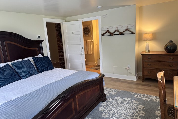 High Tide Inn