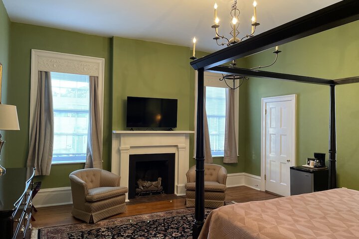 Room 44 of 170