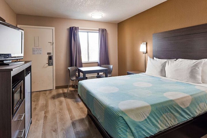 Room 8 of 25