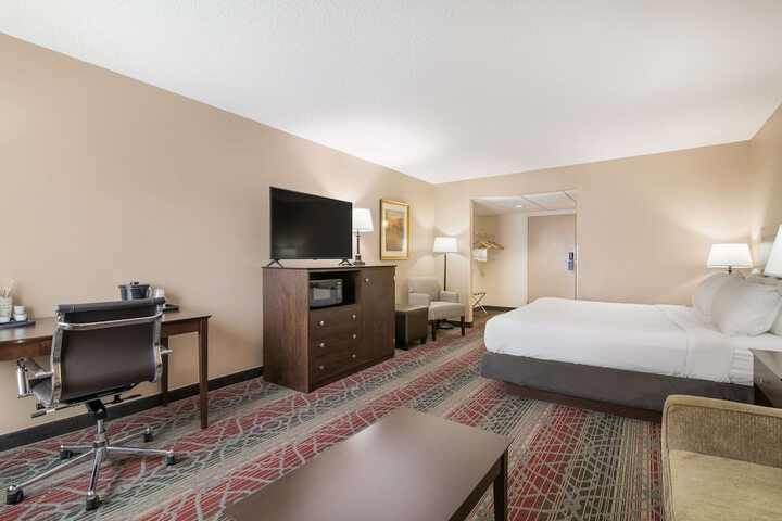 Room 16 of 40