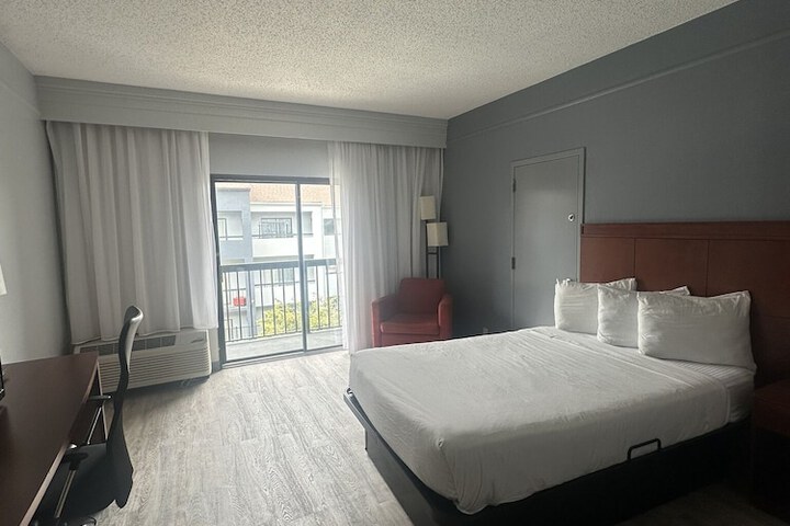 Room 25 of 72