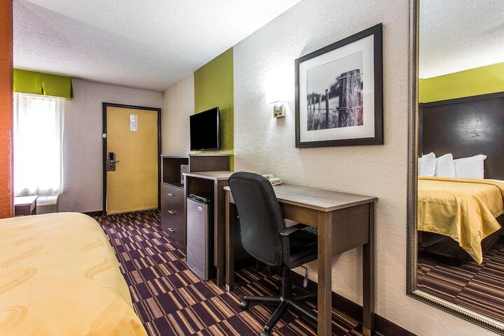 Room 18 of 28
