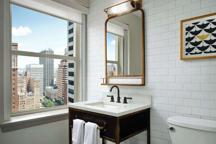 Hotel Phillips Kansas City Curio Collection by Hilton