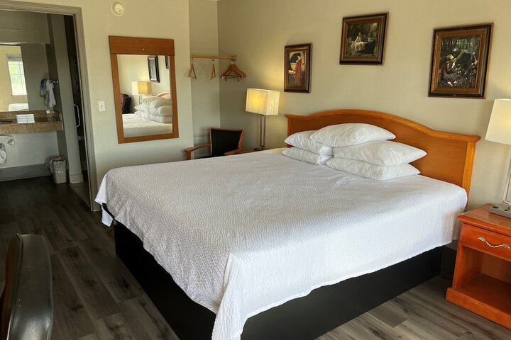 Room 8 of 24