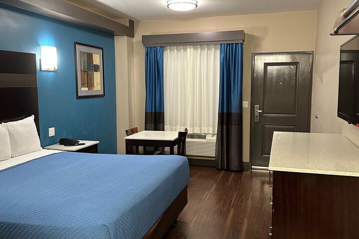 Room 3 of 7