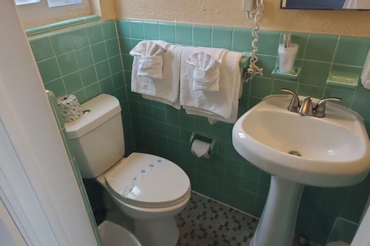 Room 11 of 33