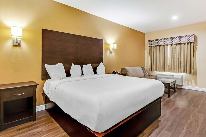 Room 12 of 30