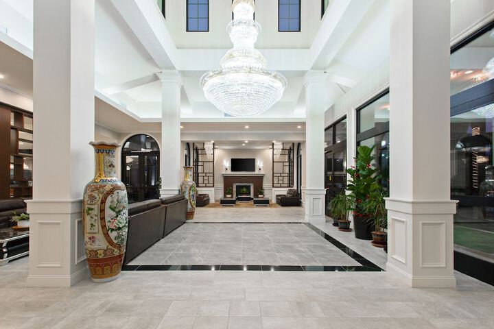 Hotel 8 of 75