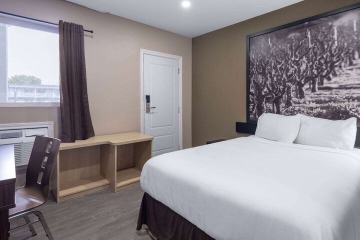 Room 10 of 42