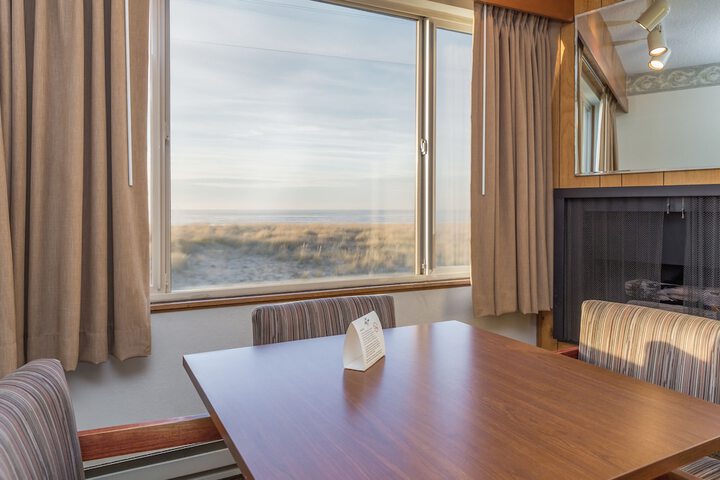 Ebb Tide Oceanfront Inn