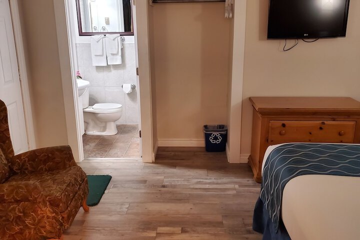Room 51 of 181