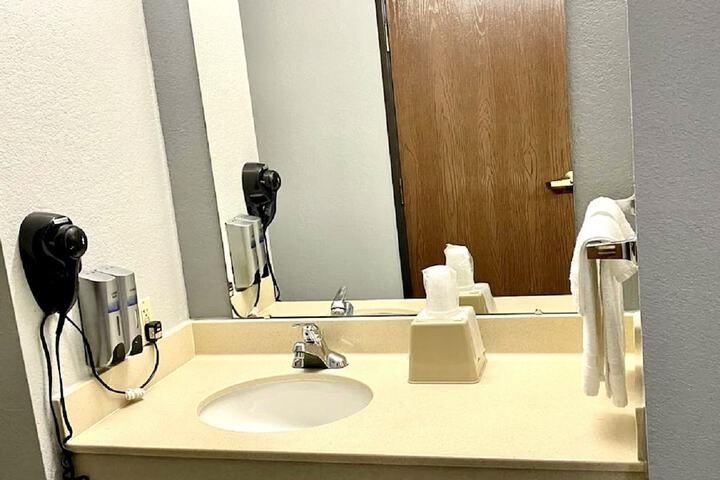 Star City Inn & Suites