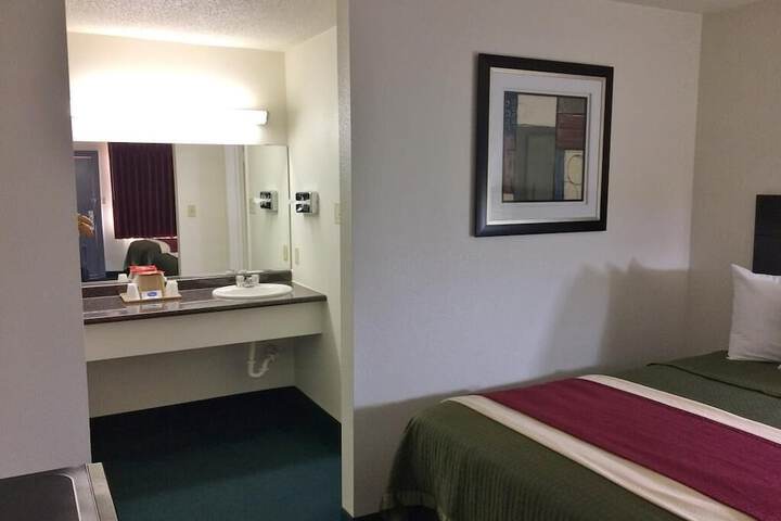 Travel Inn & Suites