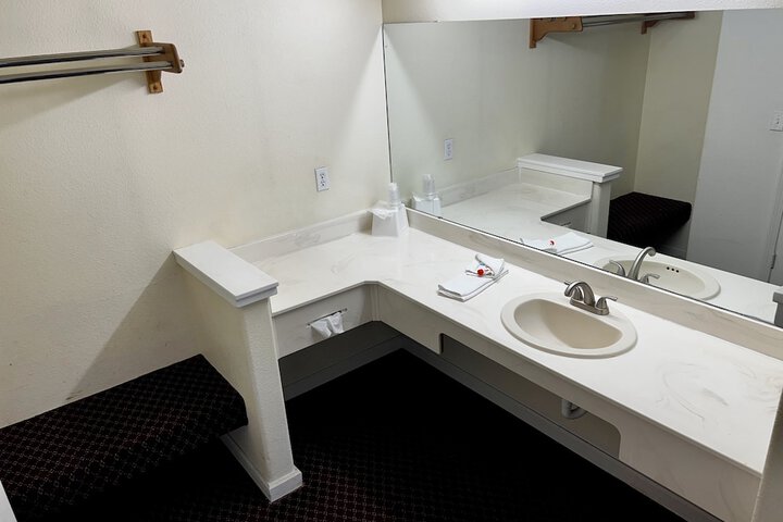 Room 12 of 27