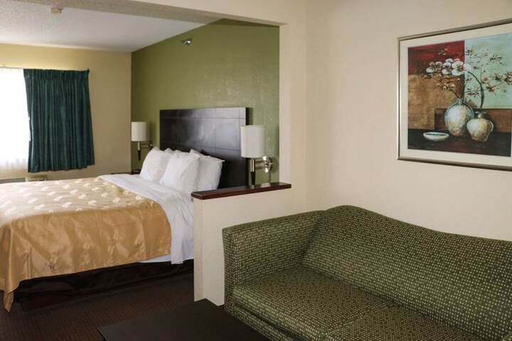Room 9 of 32