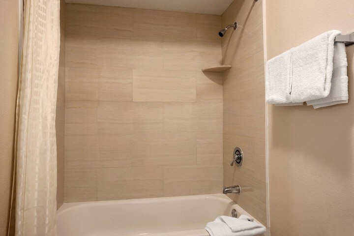 Room 10 of 16