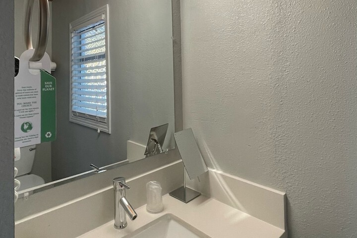 Tides Inn & Suites