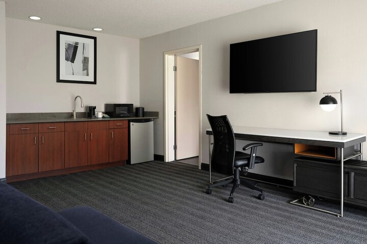 Courtyard by Marriott Detroit Utica