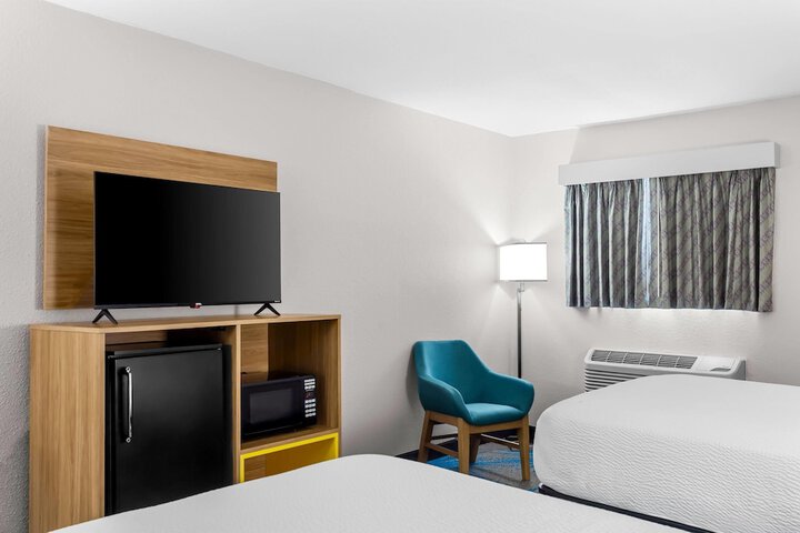 Days Inn by Wyndham Huntington