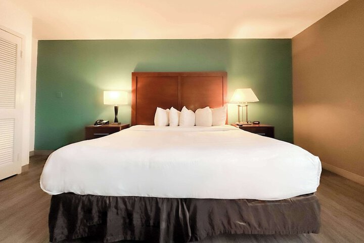 Room 42 of 77