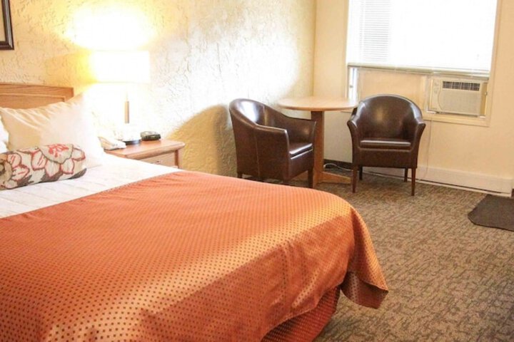 Room 25 of 59