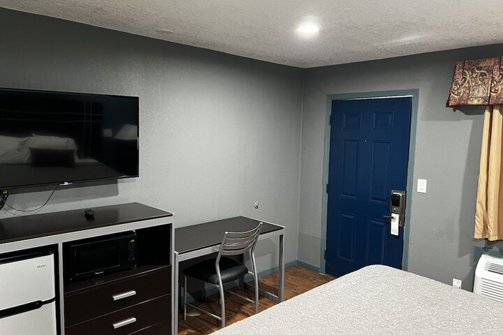 Room 7 of 12