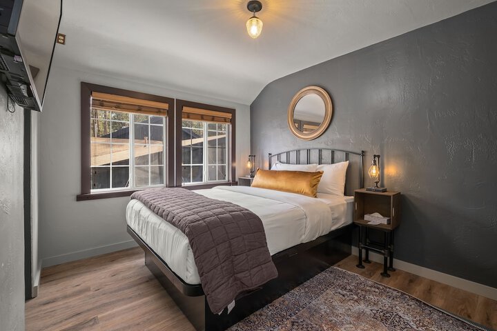 Room 42 of 93