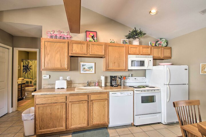 Cozy Ironton Cabin w / Shared Pool & Private Patio!
