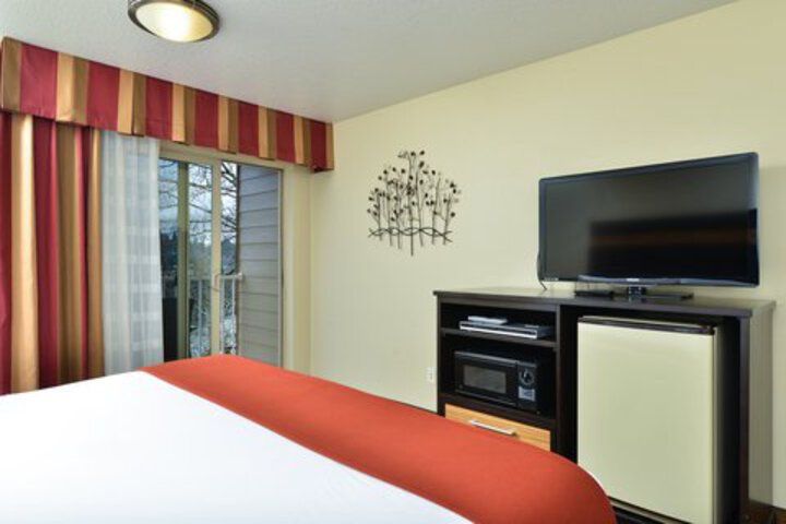 Room 152 of 245