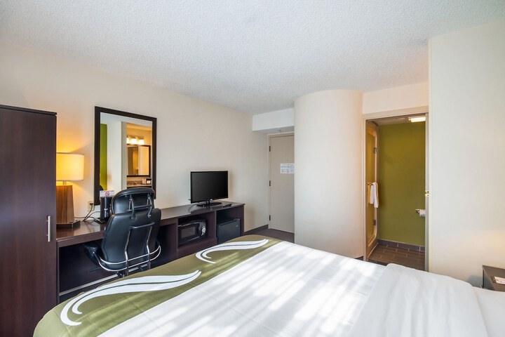 Room 16 of 37