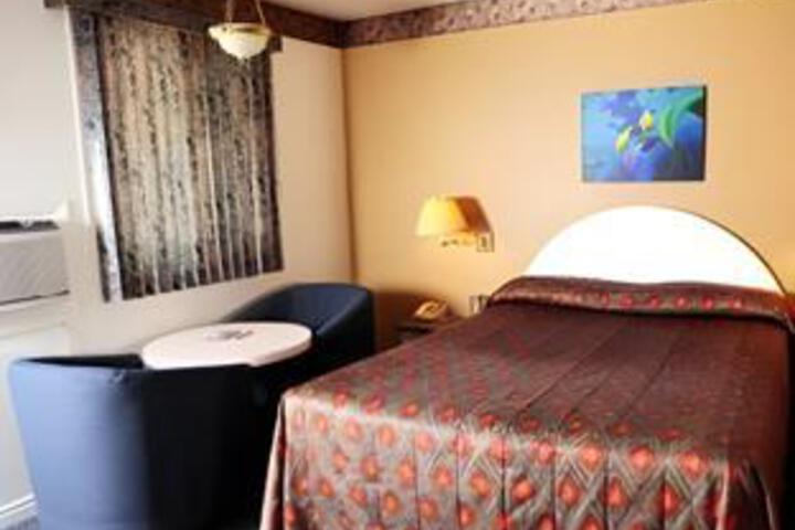 Room 25 of 28