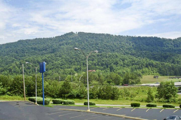 PARKWAY INN JELLICO