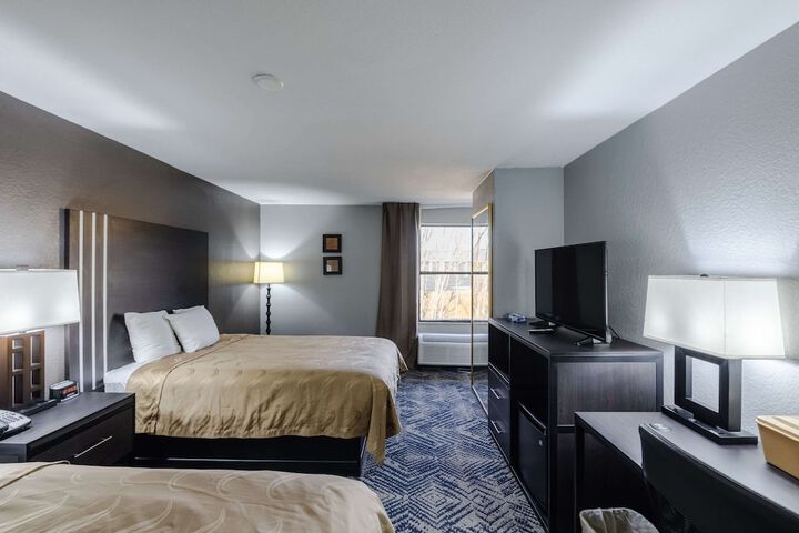 Room 25 of 43