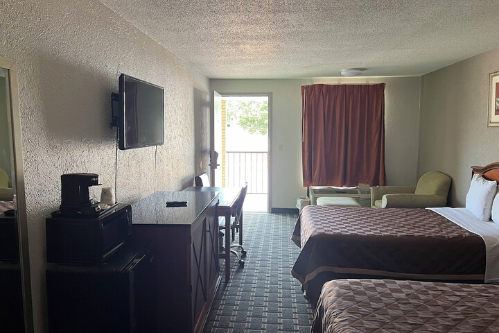 Room 35 of 47