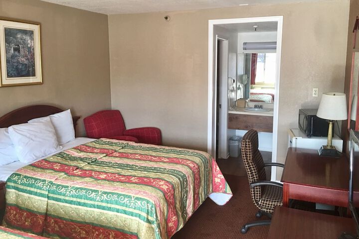 Room 13 of 38